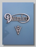 aa_Daimler 2½litre V8 badge