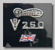 aa_Daimler V8 250 badge
