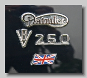 aaa_Daimler V8 250 badge