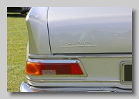 aa_Mercedes-Benz 200  (W110) 1967 badge