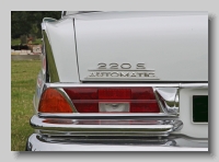aa_Mercedes-Benz 220 S 1964 Auto badgeb