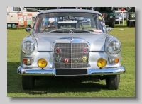 ac_Mercedes-Benz 200  (W110) 1967 head