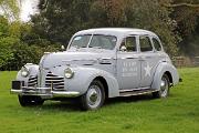 Pontiac 40-26 1940 Deluxe 6 4-door Touring Sedan front