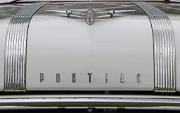 aa Pontiac Chieftain 1955 4-door sedan streaks