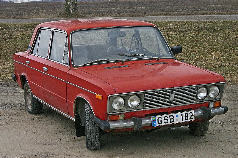 Lada%202103%201500S%201980%20front.jpg